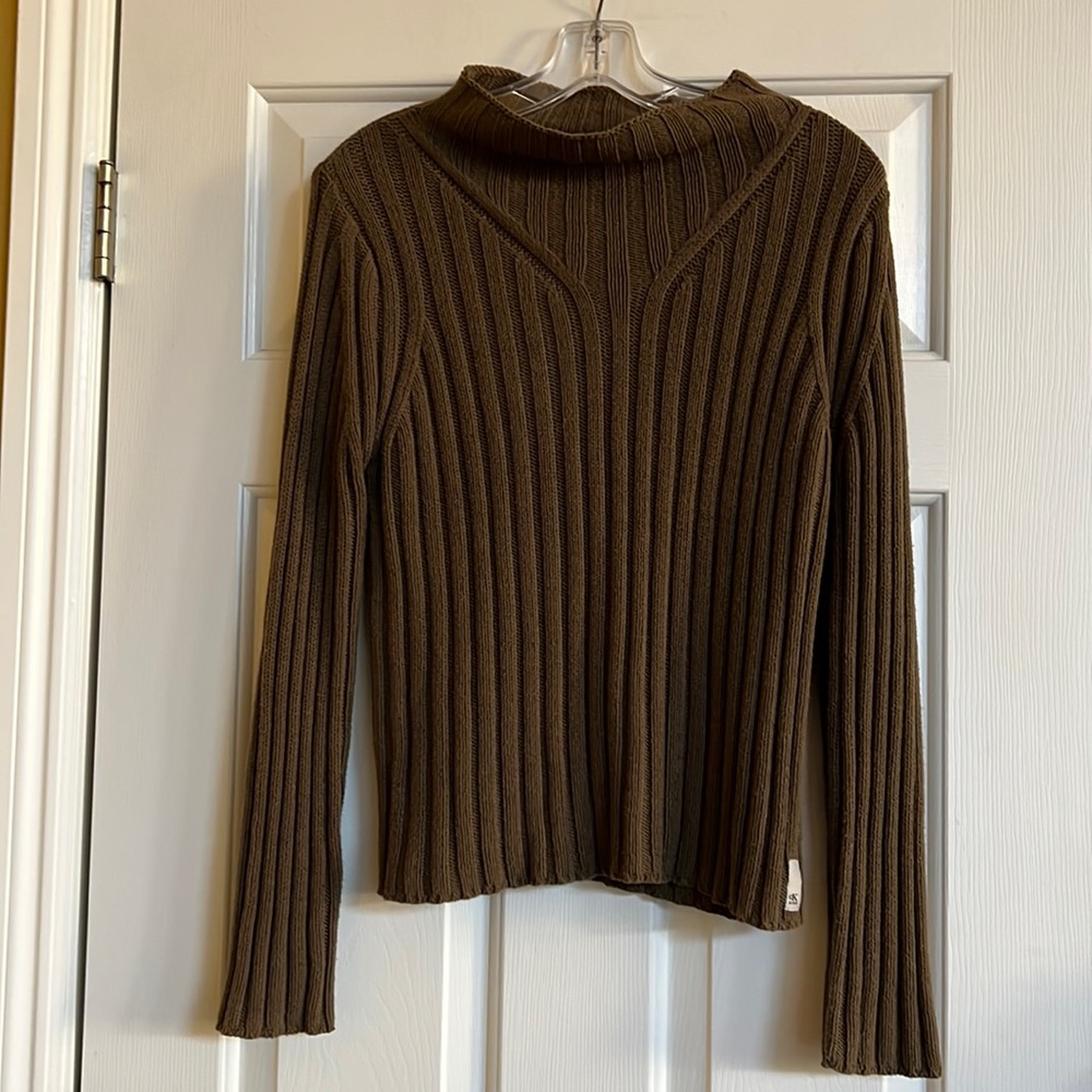 Calvin Klein sweater  / tops 
 ( flattering fit ) Ribbed fabric